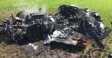 Motorista britânico destrói Ferrari uma hora depois de comprá-la (Foto: @SYPOperations/Twitter)