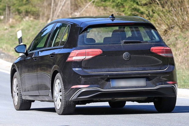 Traseira tambÃ©m tem camuflagem leve nas lanternas (Foto: Automedia/Autoesporte)